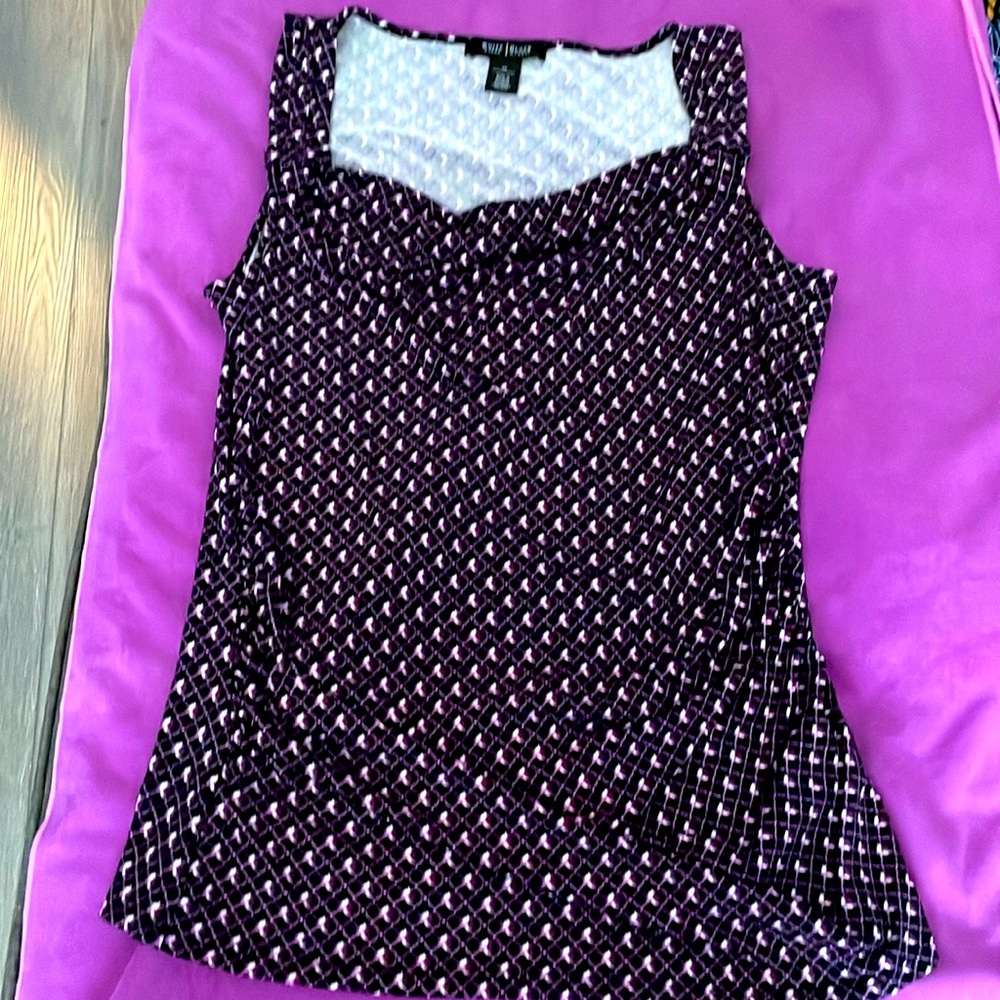 Pre 💜 White House Black Market, stylish sleeveless knit top. Size medium.